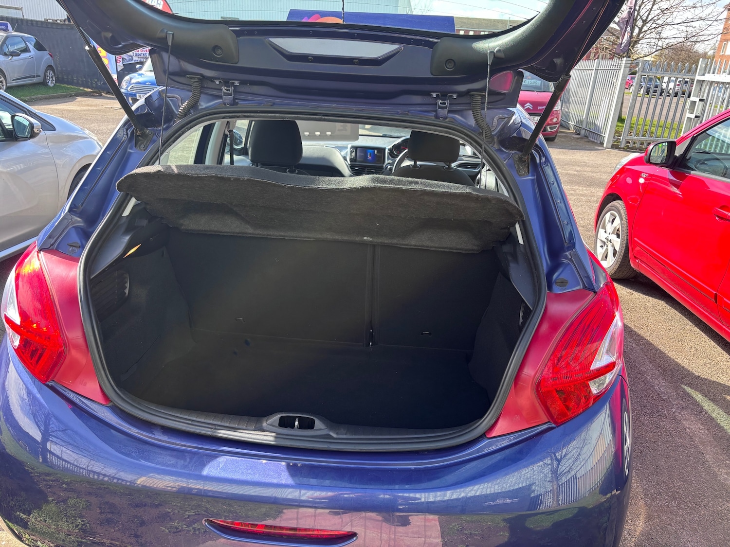 Used Peugeot 208 2013 for sale - 78031948: Photo 6