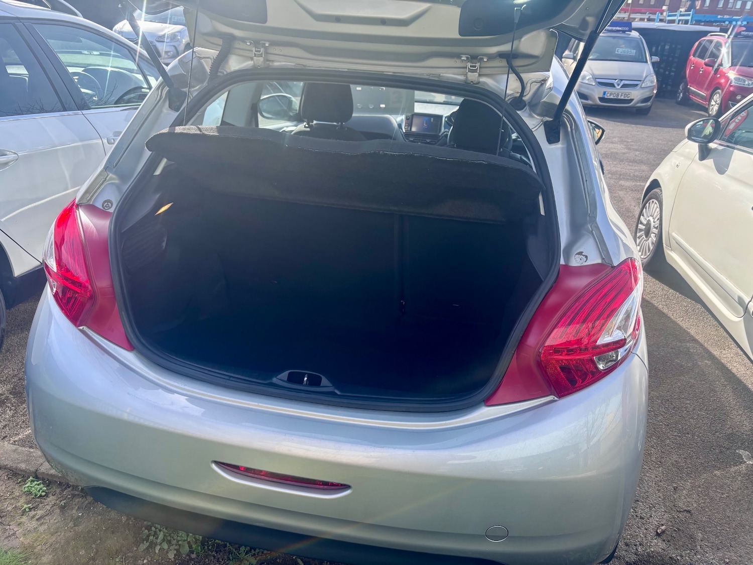 Used Peugeot 208 2013 for sale - 78014841: Photo 6