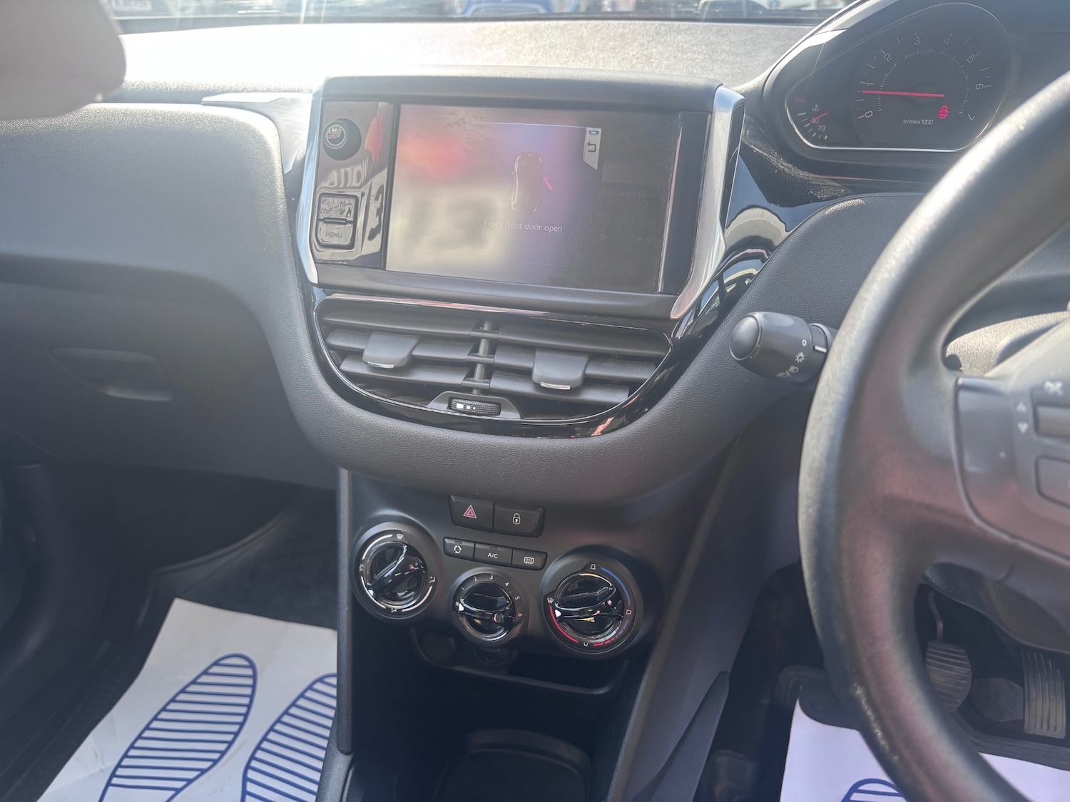 Used Peugeot 208 2013 for sale - 78014841: Photo 8