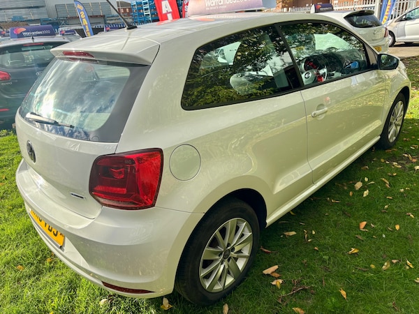 Used Volkswagen Polo 2015 for sale - 76347439: Photo 4