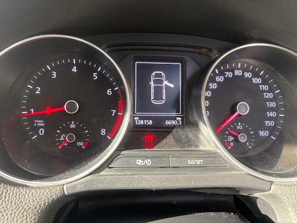 Used Volkswagen Polo 2015 for sale - 76347439: Photo 8