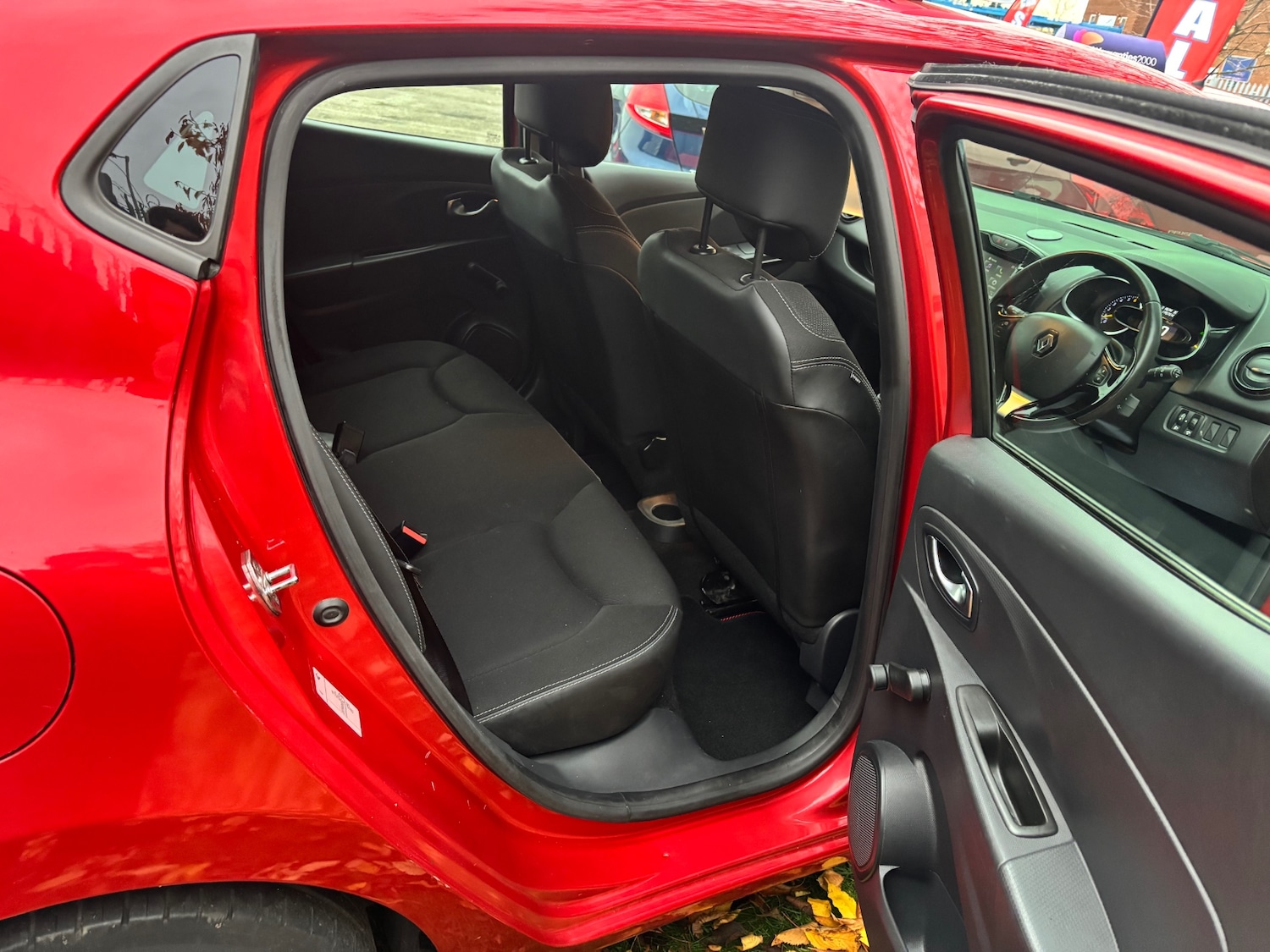 Used Renault Clio 2015 for sale - 76536893: Photo 10