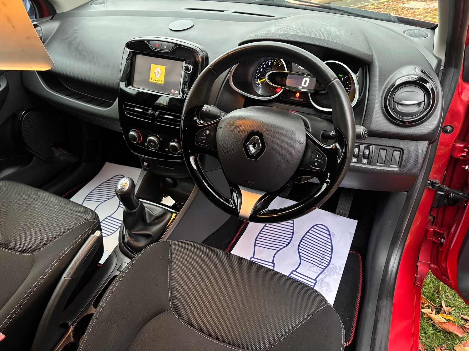 Used Renault Clio 2015 for sale - 76536893: Photo 7