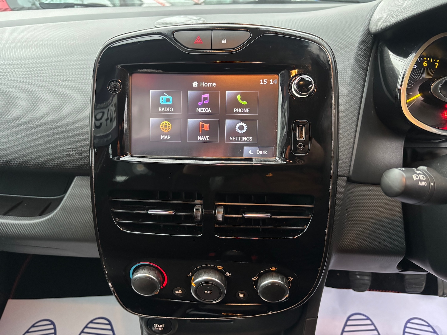 Used Renault Clio 2015 for sale - 76536893: Photo 9