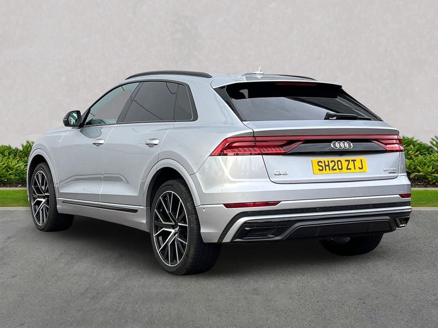 Used Audi Q8 2020 for sale - 76464726: Photo 2