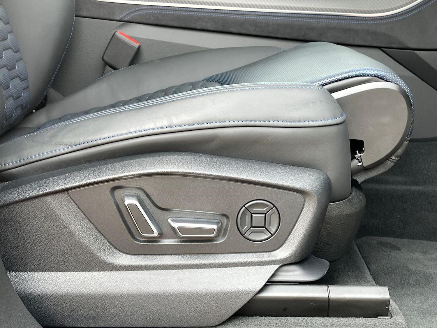 Used Audi RS Q8 2025 for sale - 76794851: Photo 30