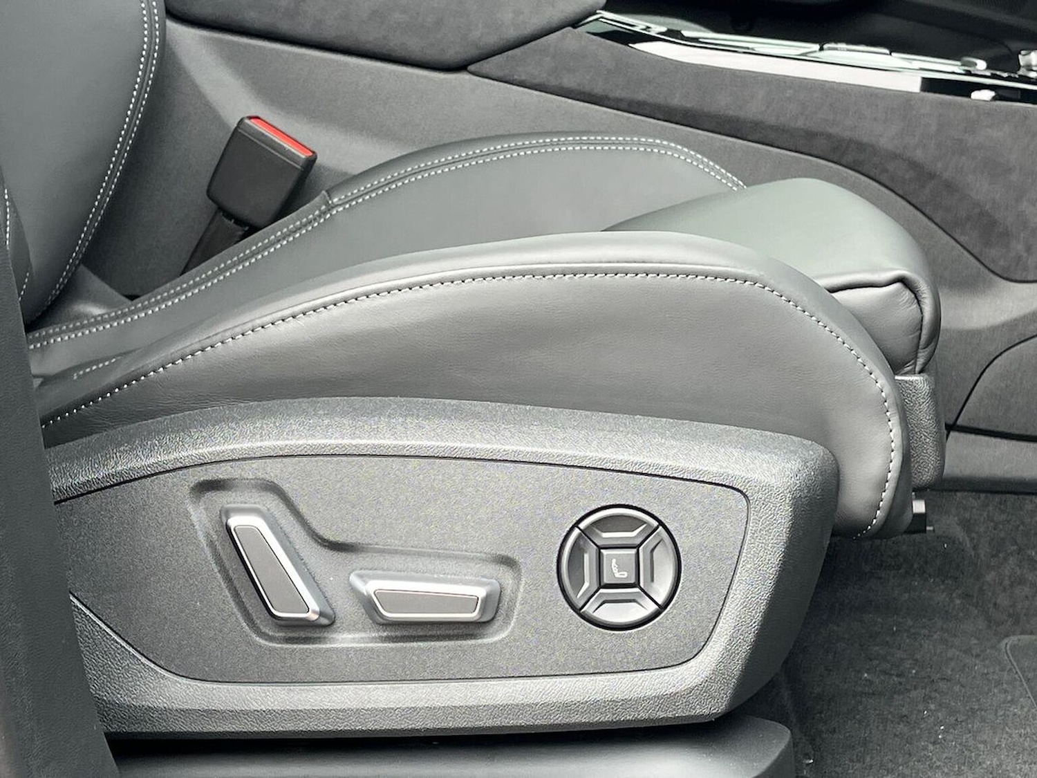 Used Audi Q6 e-tron 2025 for sale - 76177623: Photo 30