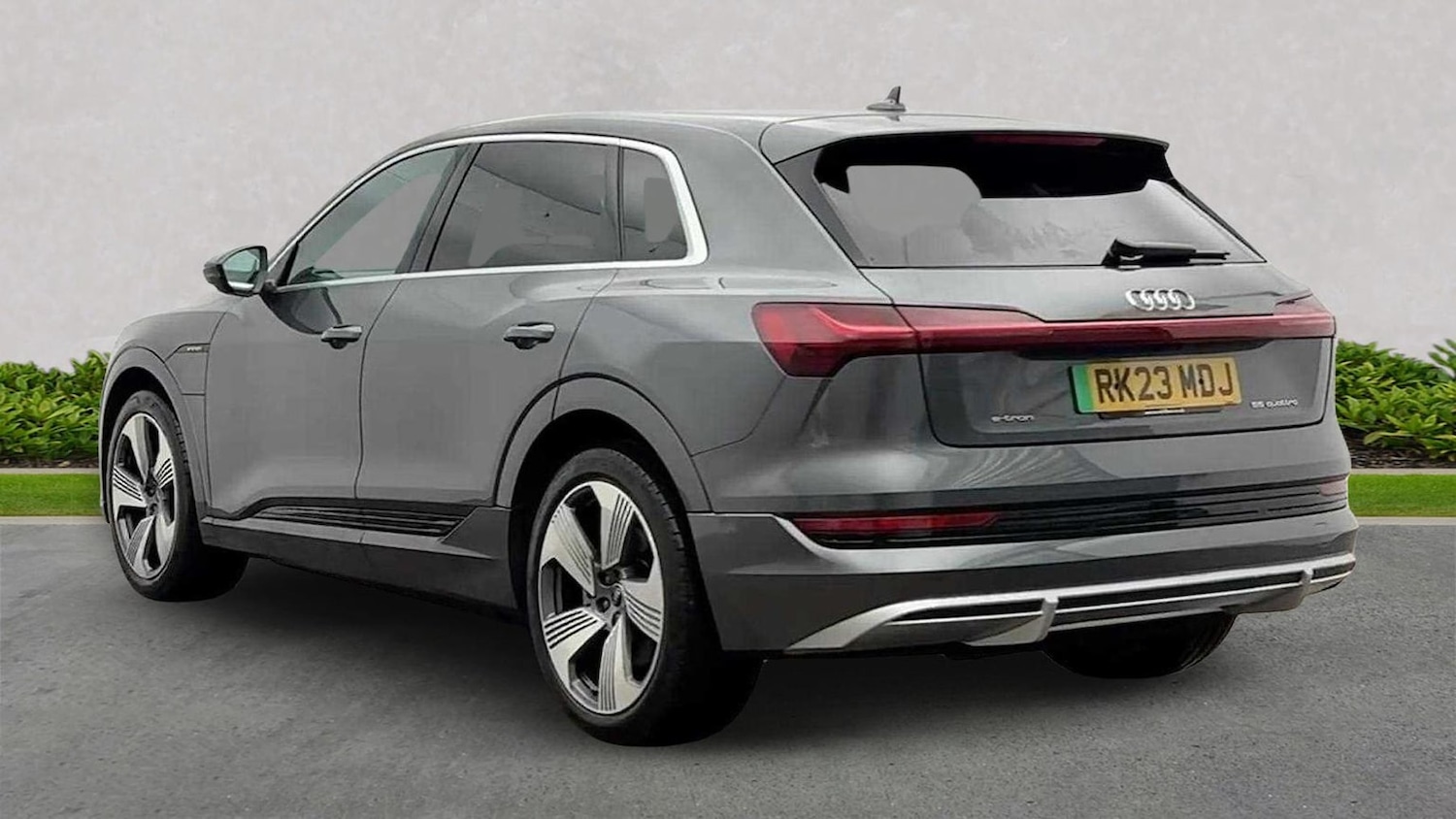 Used Audi e-tron 2023 for sale - 78193692: Photo 2