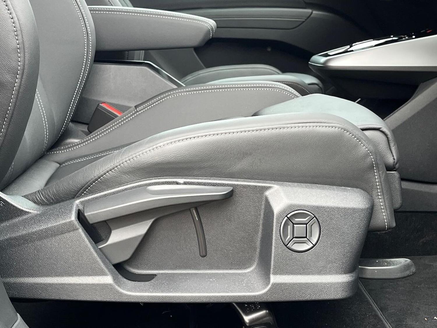 Used Audi Q4 e-tron 2025 for sale - 76919011: Photo 30