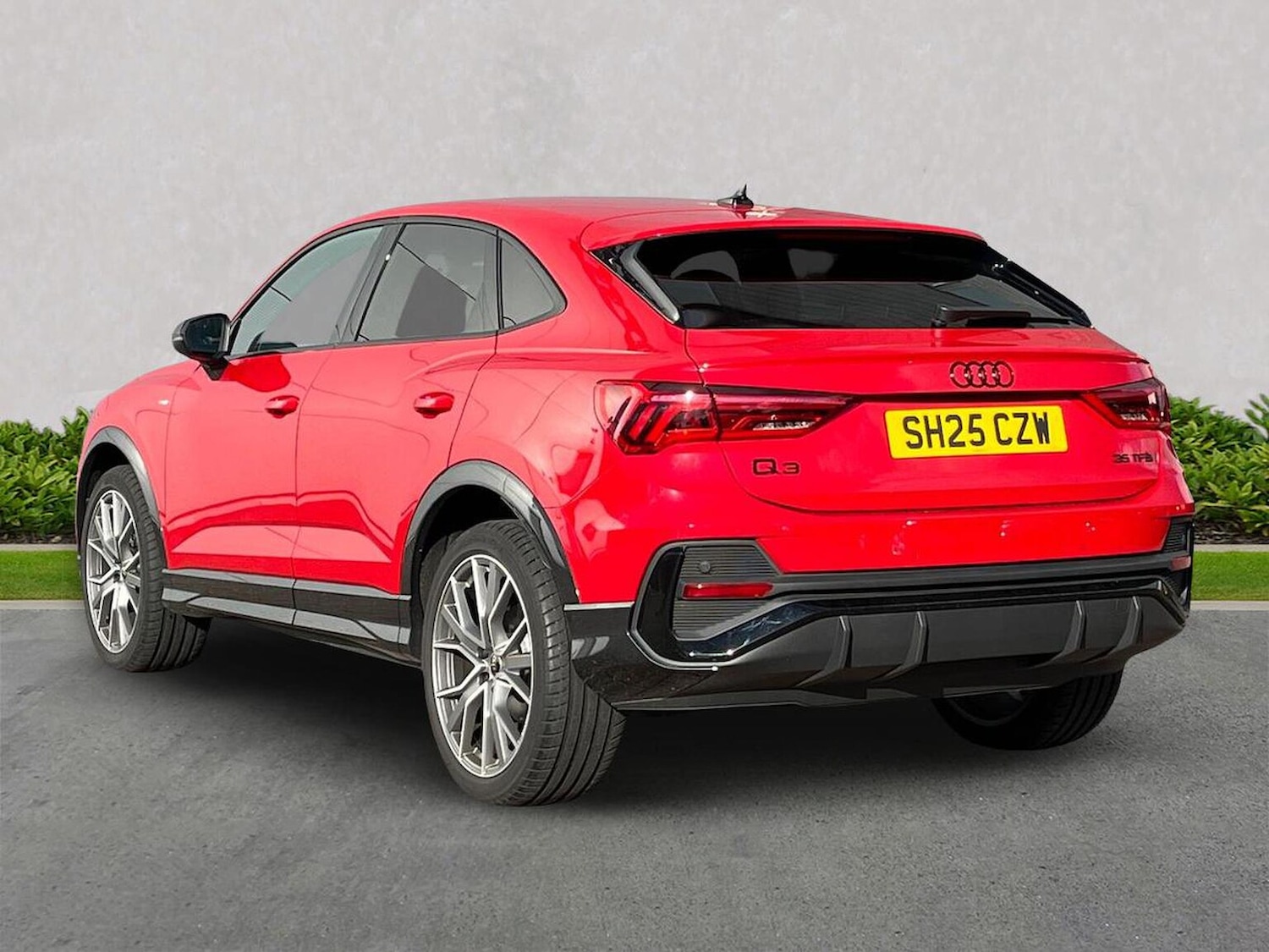 Used Audi Q3 2025 for sale - 76352519: Photo 2