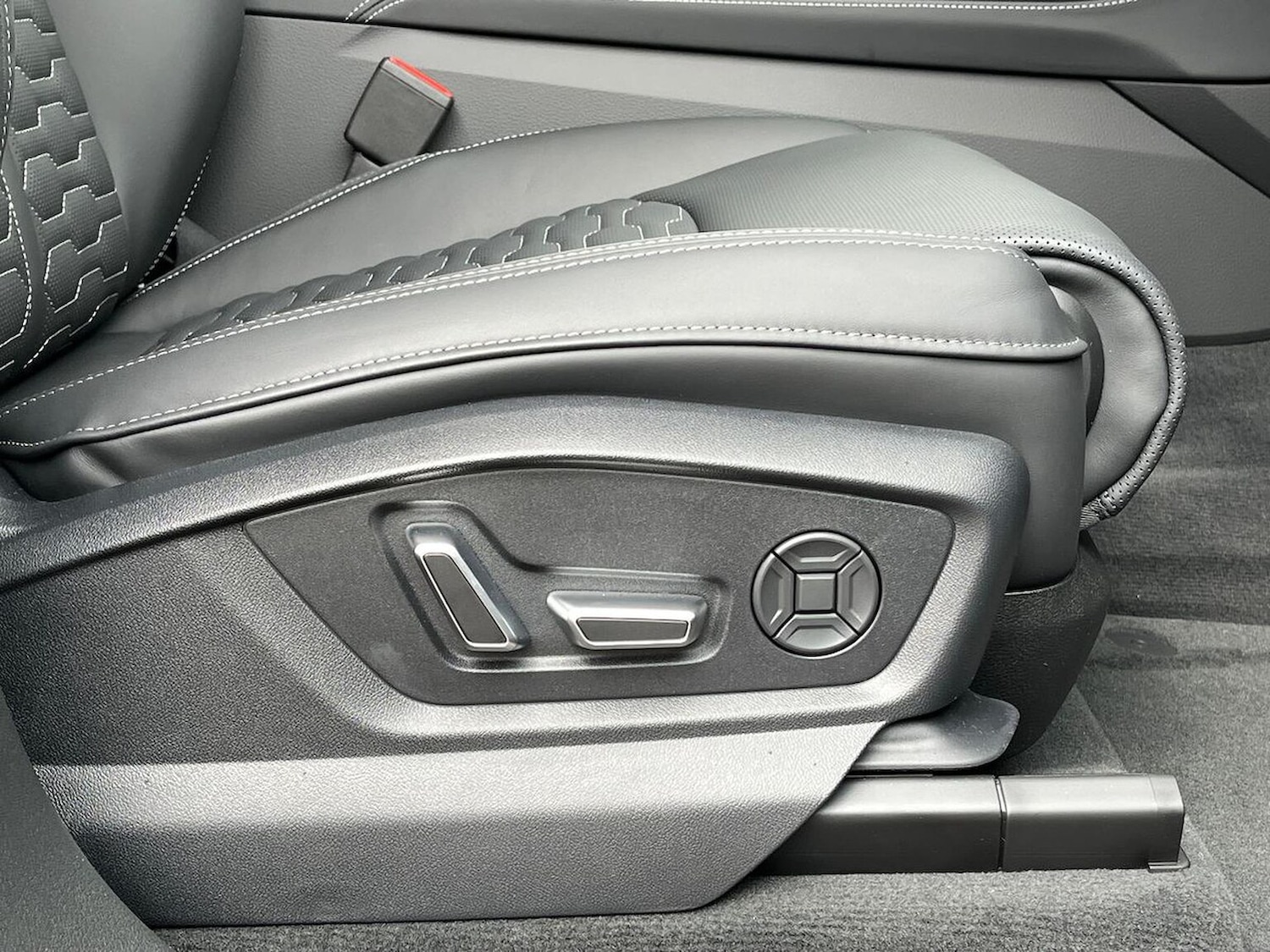 Used Audi RS Q8 2025 for sale - 77980051: Photo 30