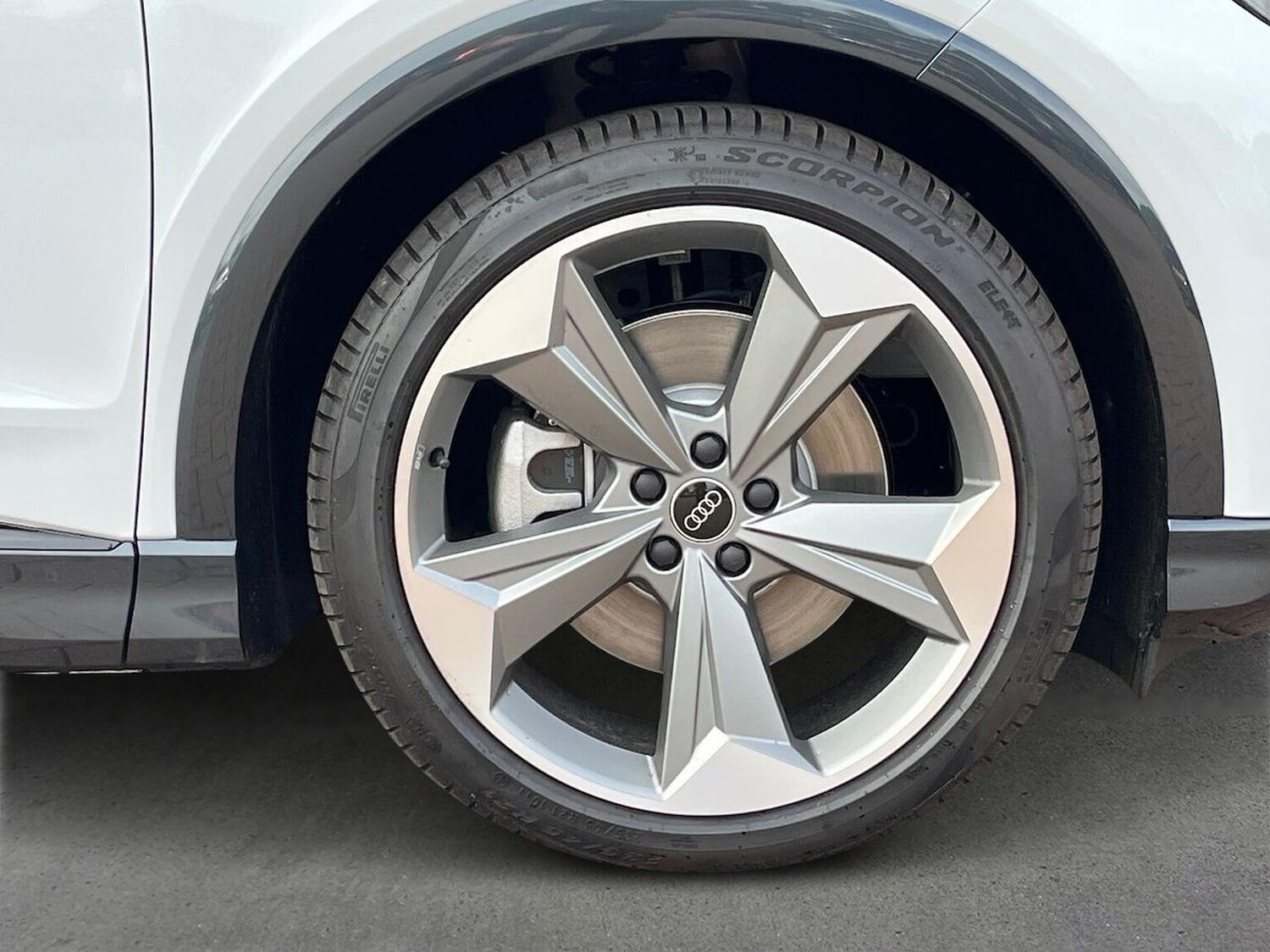 Used Audi Q4 e-tron 2025 for sale - 76541793: Photo 6