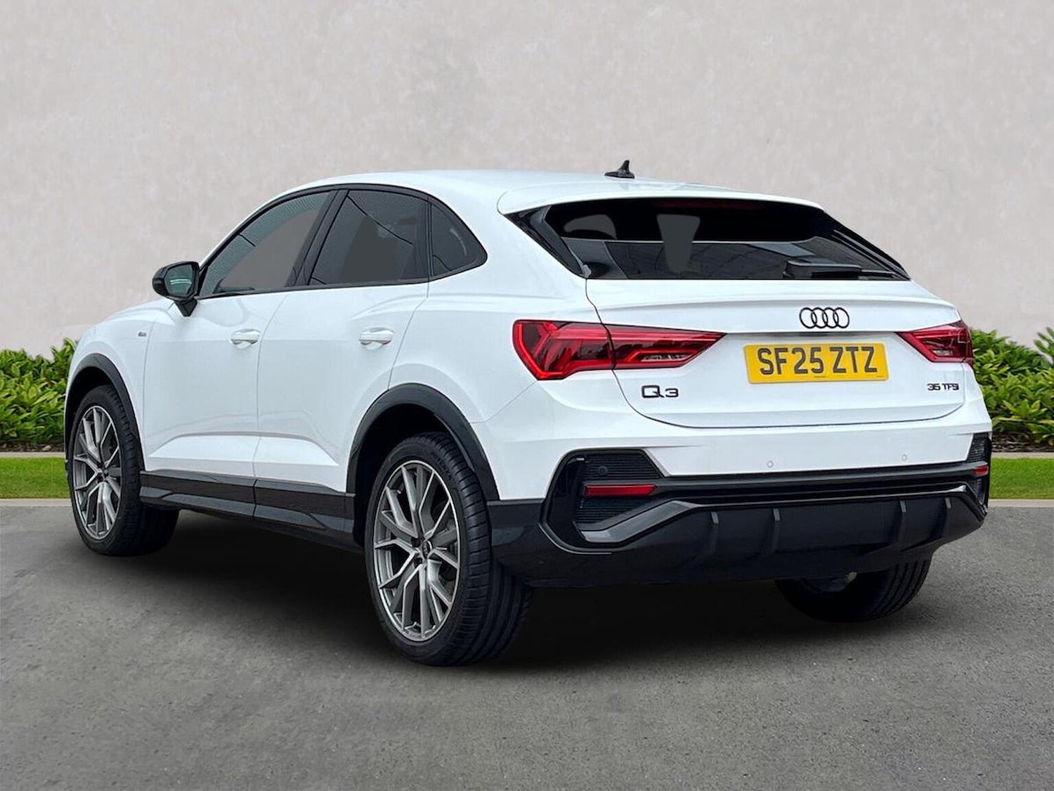 Used Audi Q3 2025 for sale - 76026150: Photo 2