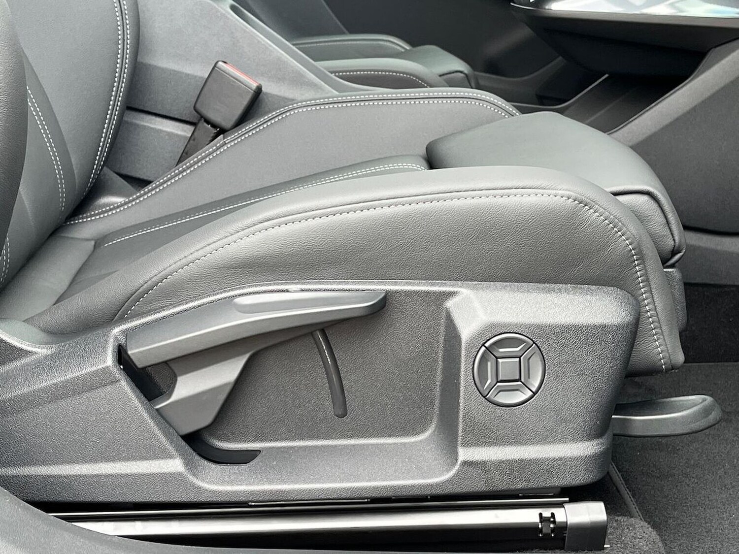 Used Audi Q4 e-tron 2025 for sale - 76477271: Photo 30