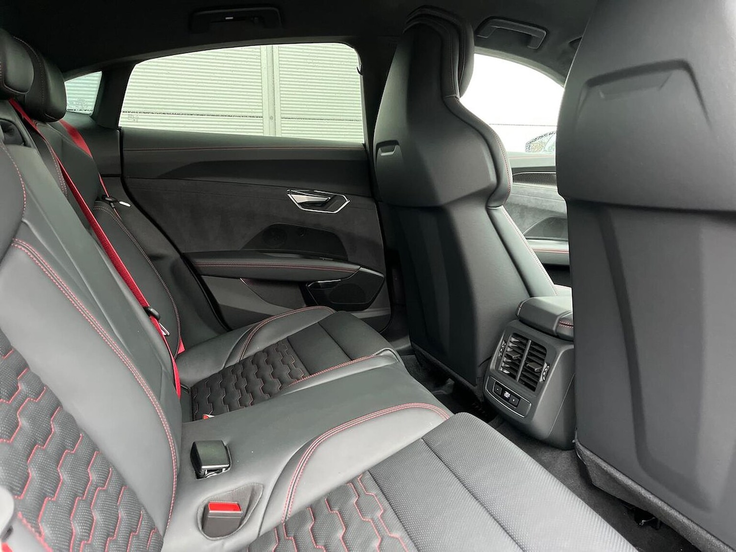 Used Audi RS e-tron GT 2023 for sale - 77688000: Photo 16