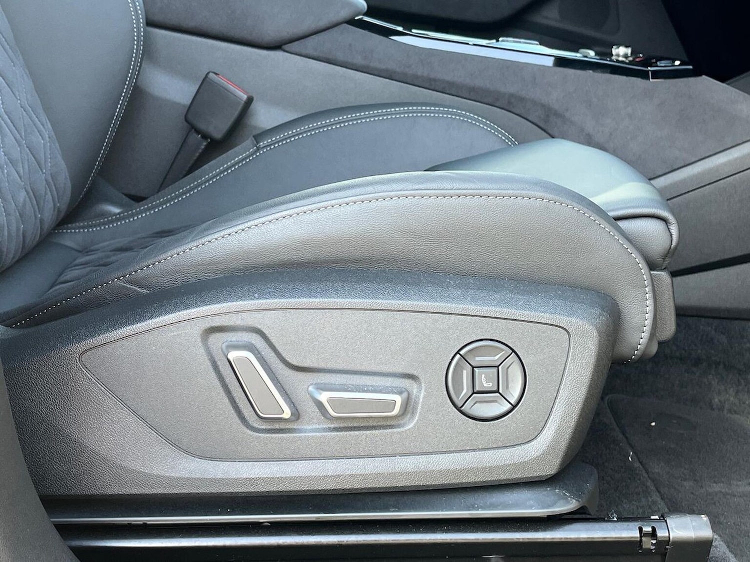 Used Audi Q6 e-tron 2025 for sale - 77963807: Photo 30