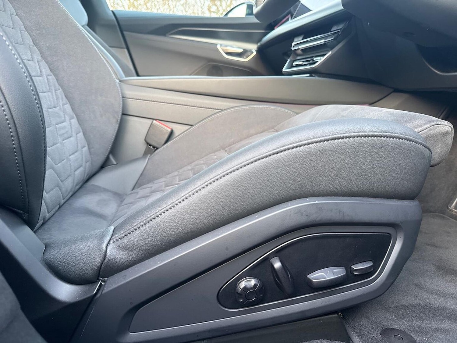 Used Audi e-tron GT 2025 for sale - 77962337: Photo 30