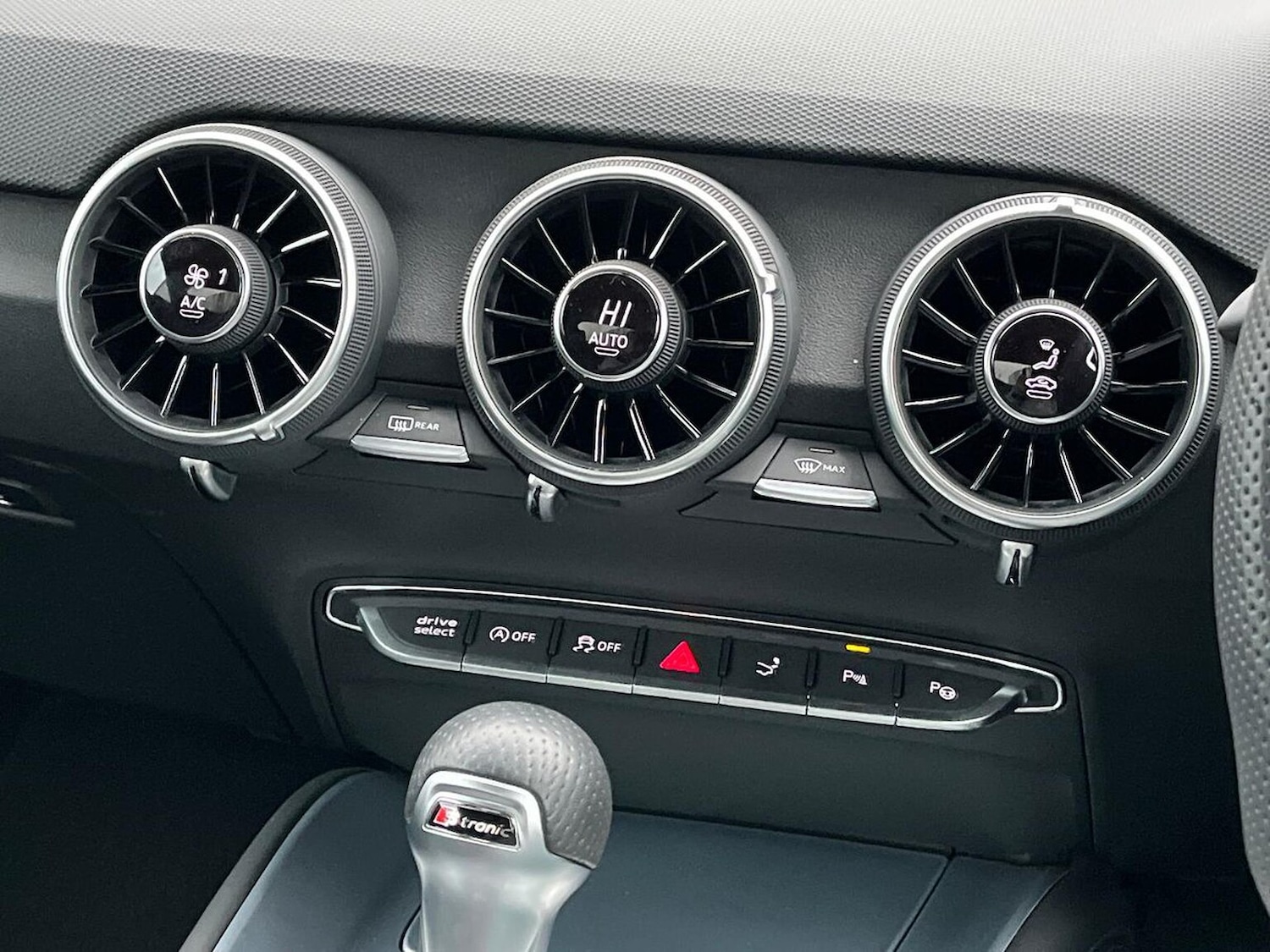 Used Audi TT 2023 for sale - 76853939: Photo 12