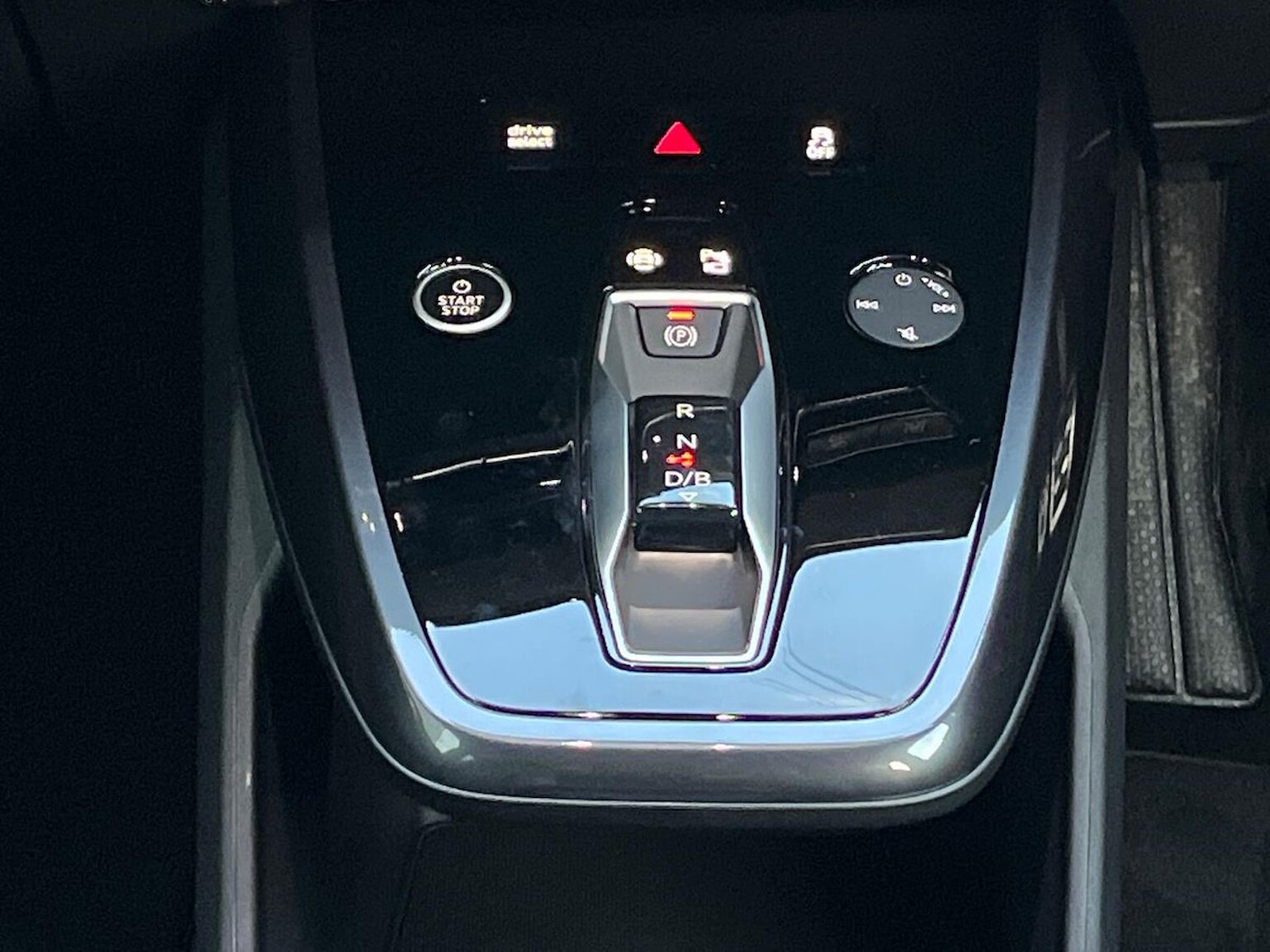 Used Audi Q4 e-tron 2025 for sale - 77548376: Photo 22