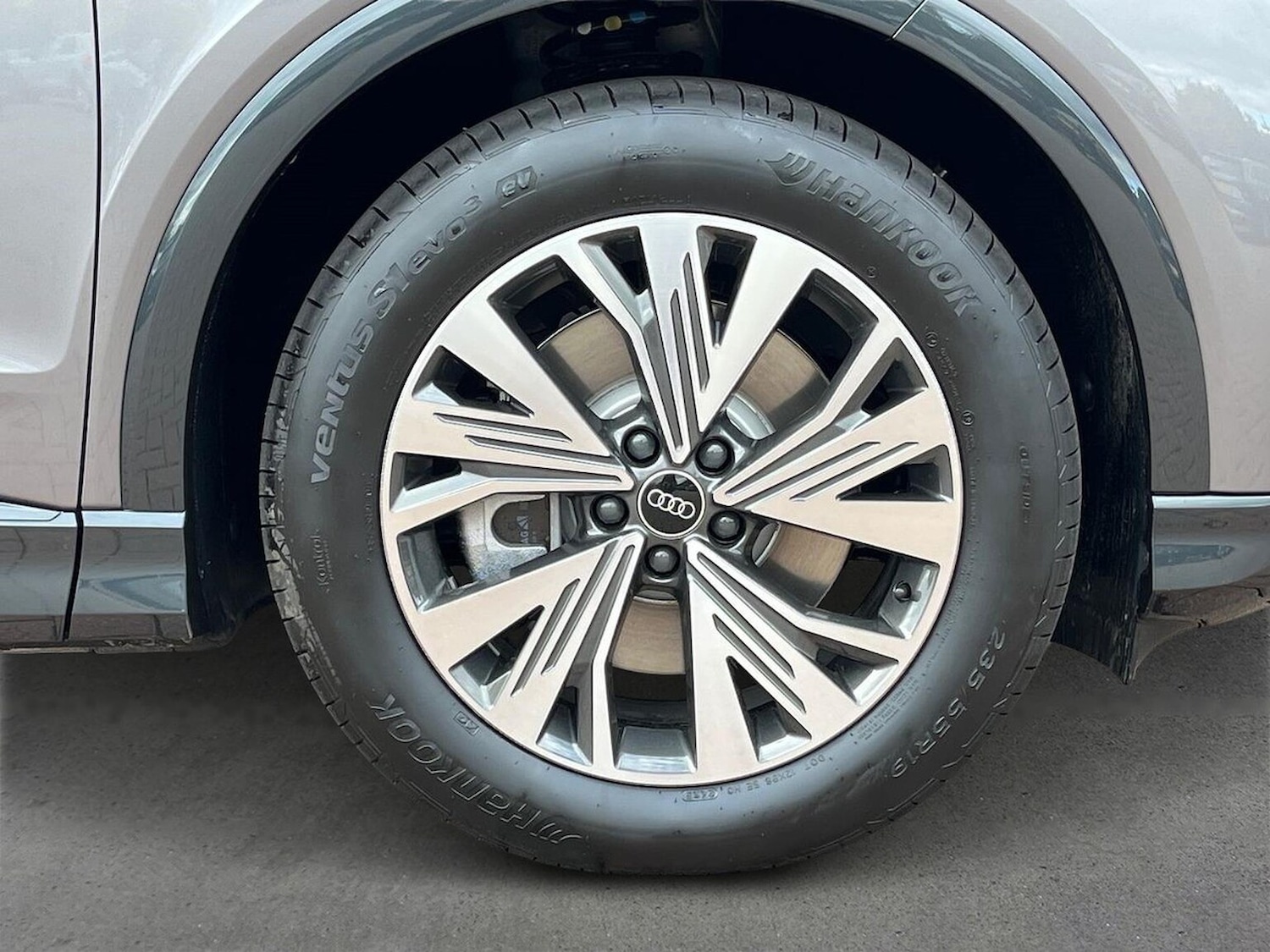 Used Audi Q4 e-tron 2025 for sale - 76694574: Photo 6