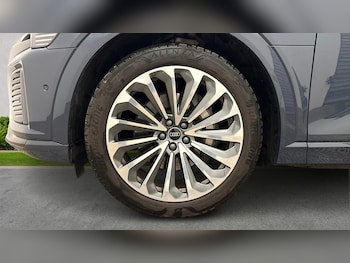 Used Audi Q8 2023 for sale - 78745403: Photo