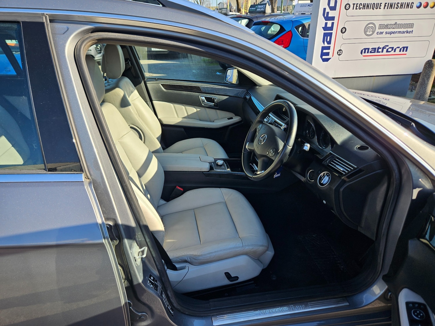 Used Mercedes-Benz E Class 2011 for sale - 77718079: Photo 3