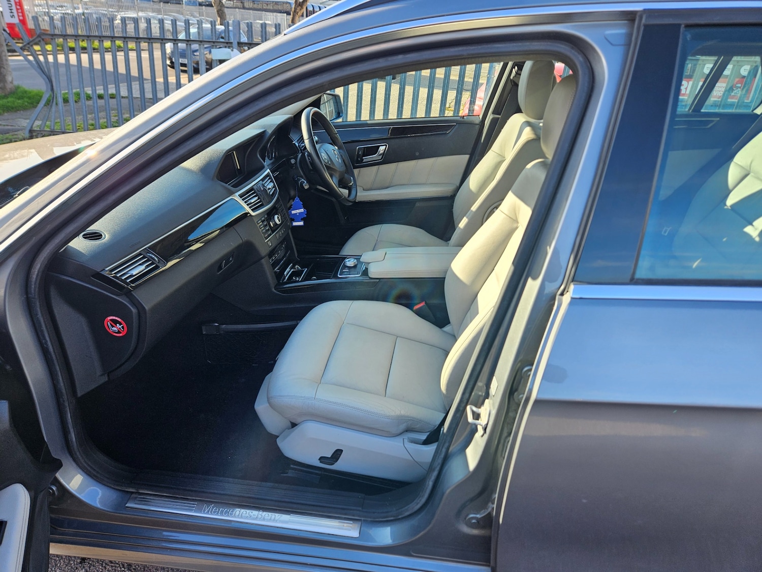 Used Mercedes-Benz E Class 2011 for sale - 77718079: Photo 6