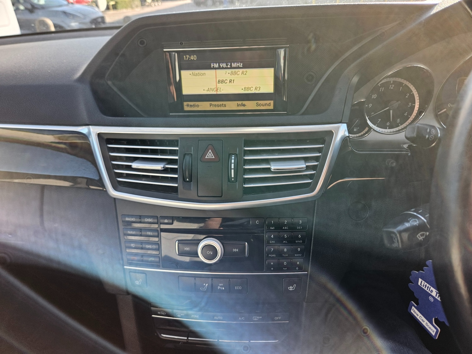 Used Mercedes-Benz E Class 2011 for sale - 77718079: Photo 9