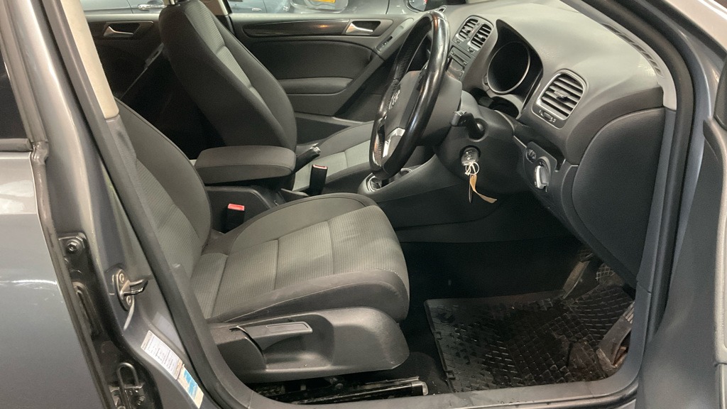 Used Volkswagen Golf 2010 for sale - 76383432: Photo 3