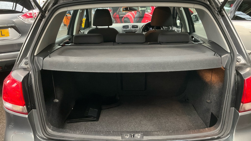 Used Volkswagen Golf 2010 for sale - 76383432: Photo 6