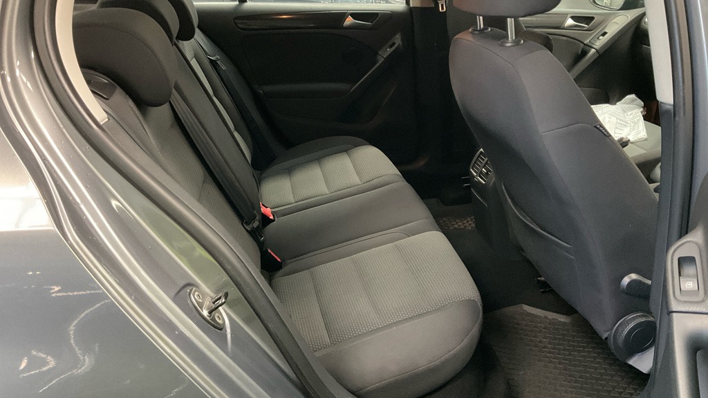 Used Volkswagen Golf 2010 for sale - 76383432: Photo 7