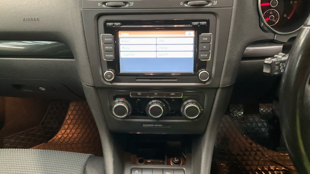 Used Volkswagen Golf 2010 for sale - 76383432: Photo 9