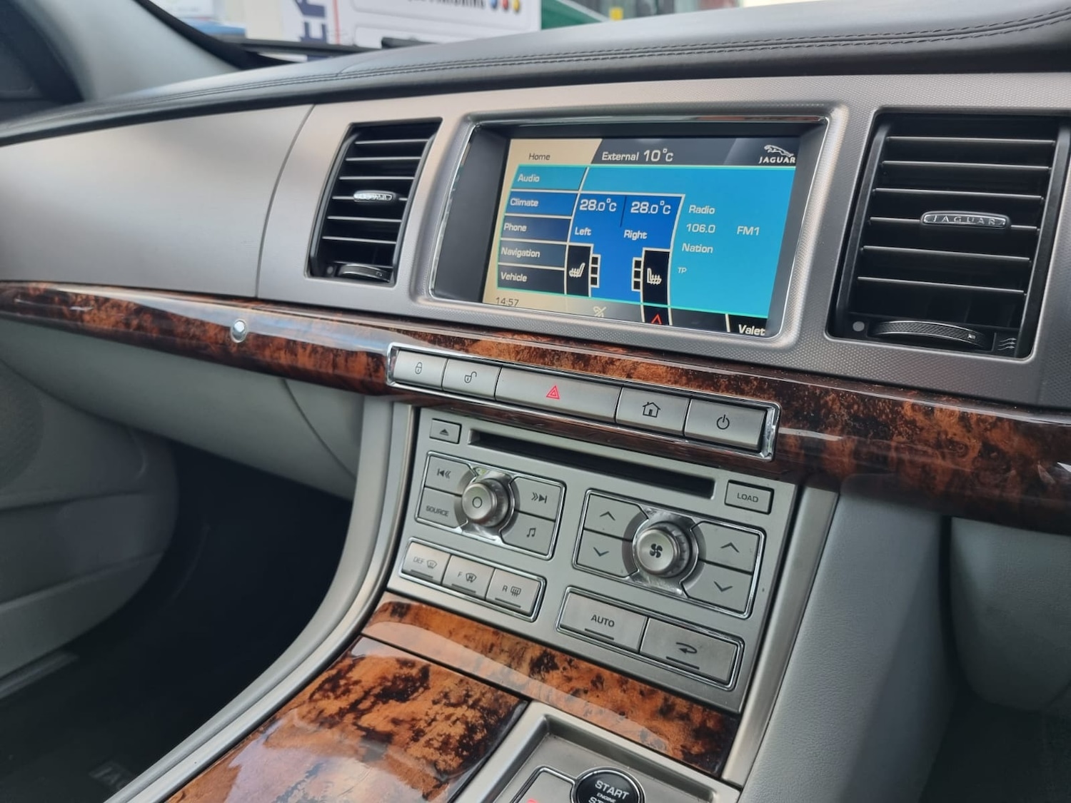 Used Jaguar XF 2011 for sale - 77024354: Photo 5