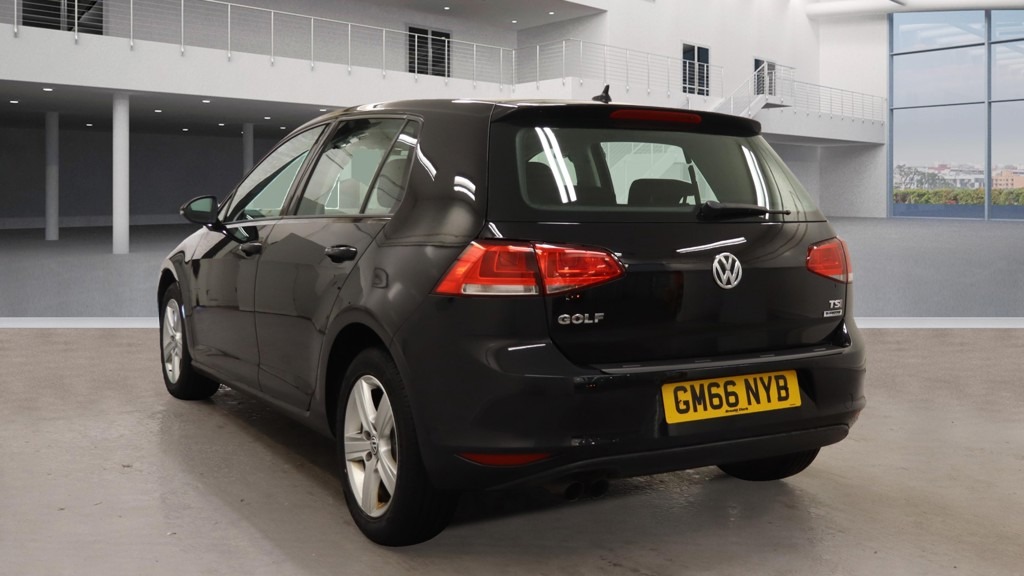 Used Volkswagen Golf 2017 for sale - 76428665: Photo 2