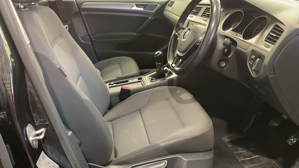 Used Volkswagen Golf 2017 for sale - 76428665: Photo 3