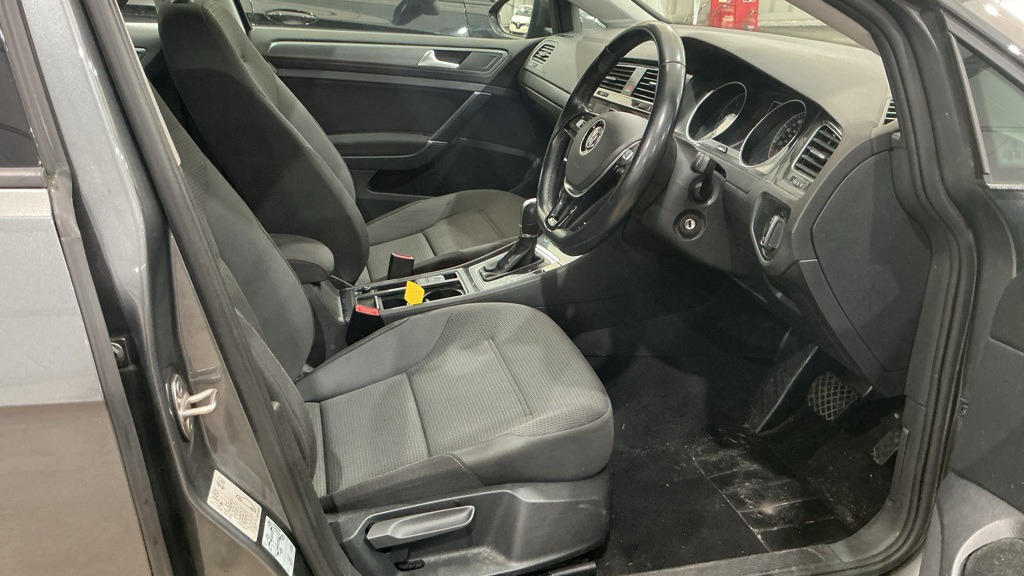 Used Volkswagen Golf 2017 for sale - 77147993: Photo 3