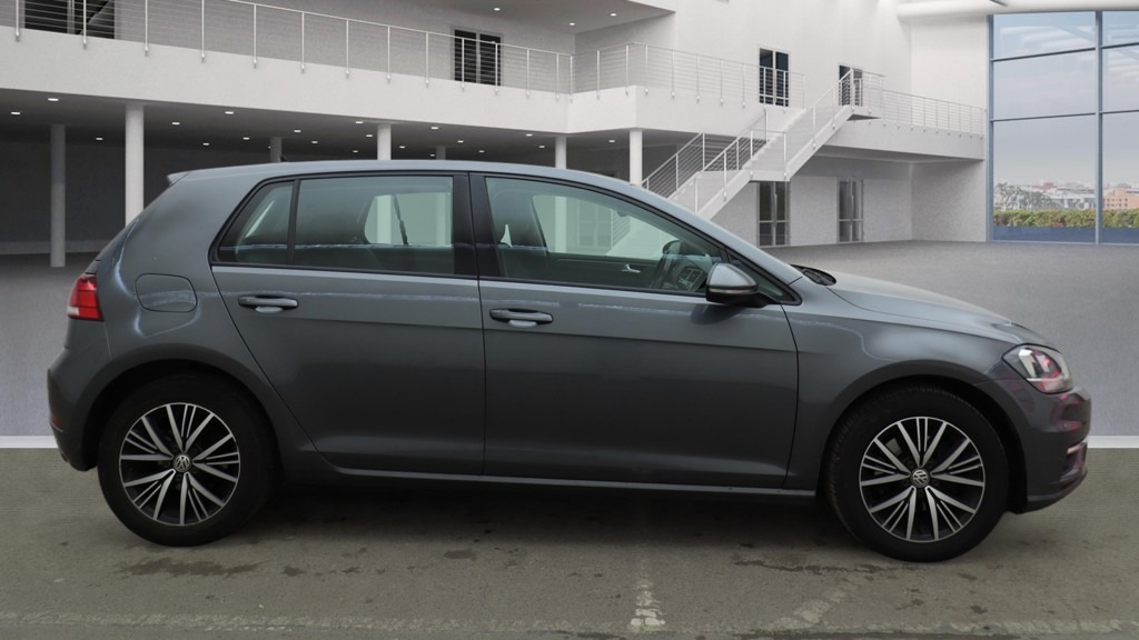 Used Volkswagen Golf 2017 for sale - 77147993: Photo 7