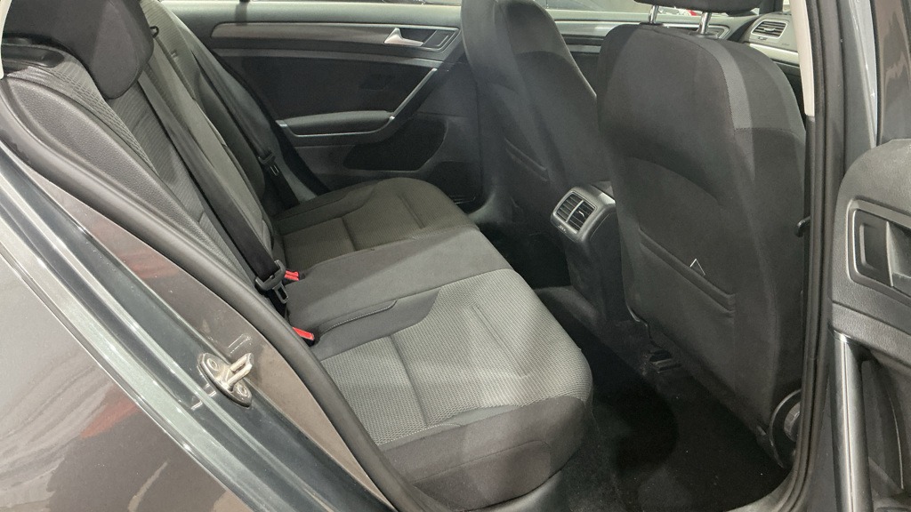 Used Volkswagen Golf 2017 for sale - 77147993: Photo 9