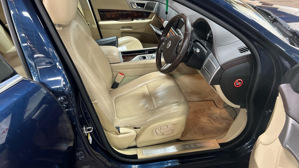 Used Jaguar XF 2010 for sale - 77336323: Photo 3