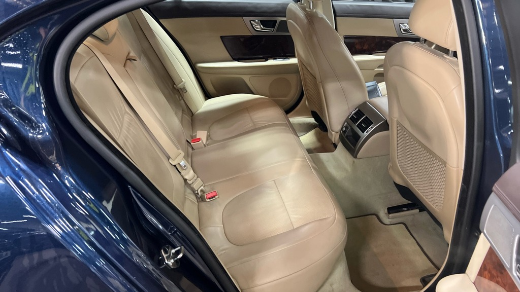 Used Jaguar XF 2010 for sale - 77336323: Photo 9