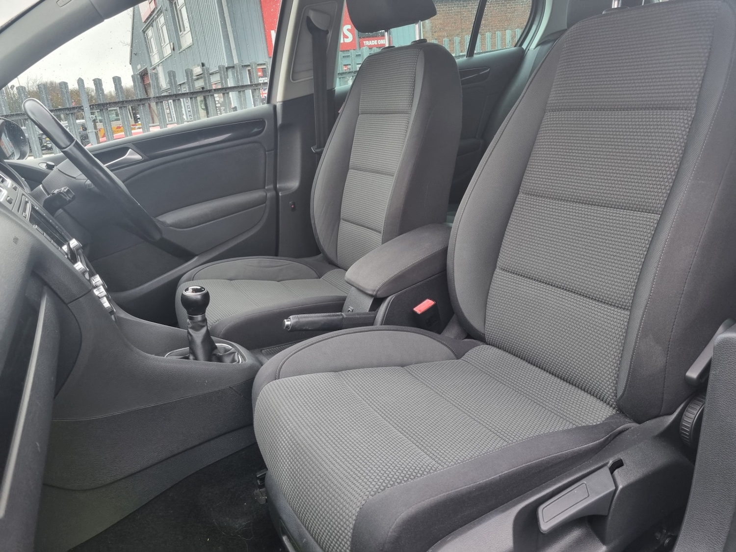 Used Volkswagen Golf 2010 for sale - 77461410: Photo 5