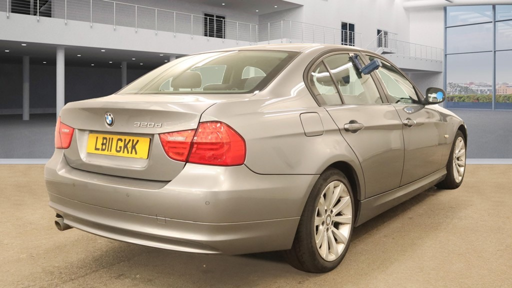 Used BMW 3 Series 2011 for sale - 76322567: Photo 2