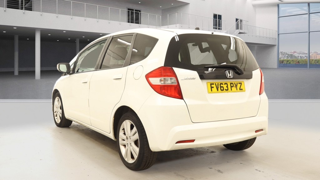 Used Honda Jazz 2013 for sale - 77983974: Photo 2