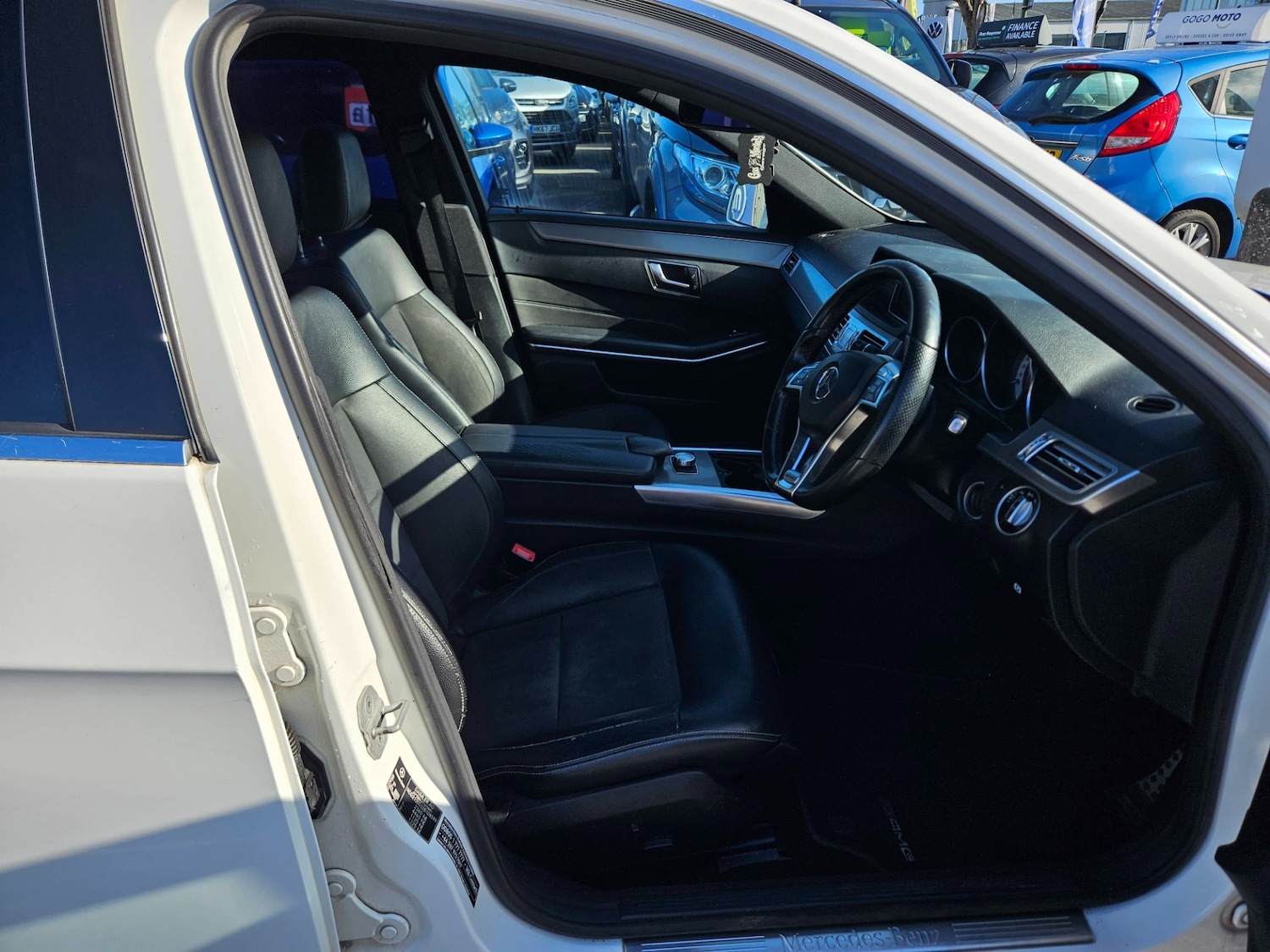 Used Mercedes-Benz E Class 2014 for sale - 77651721: Photo 3