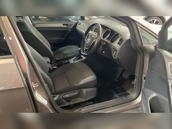Used Volkswagen Golf 2017 for sale - 75145084: Photo