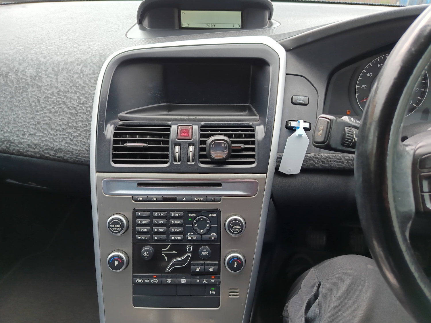 Used Volvo XC60 2010 for sale - 76845217: Photo 9