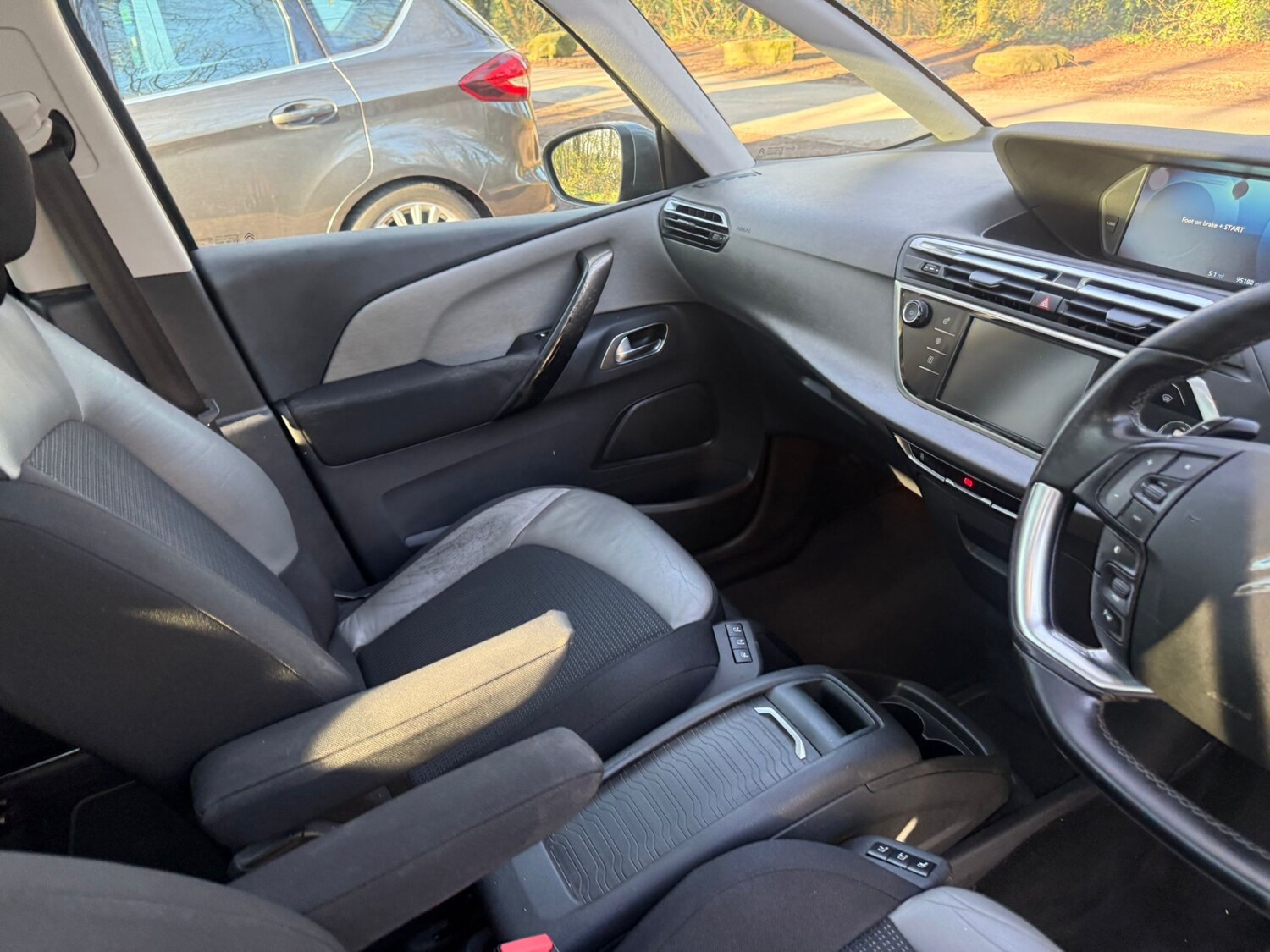 Used Citroen Grand C4 Picasso 2015 for sale - 77937325: Photo 25