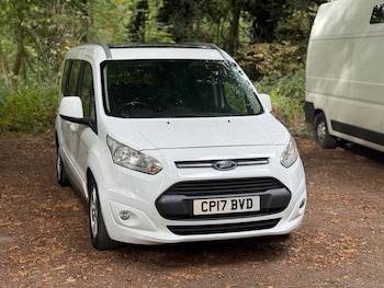 Used Ford Grand Tourneo Connect 2017 for sale - 75765706: Photo