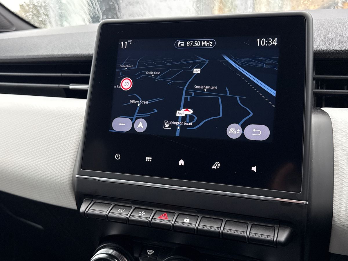 Used Renault Clio 2022 for sale - 76958047: Photo 11