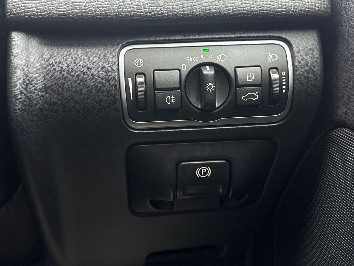 Used Volvo XC60 2017 for sale - 77113666: Photo 31